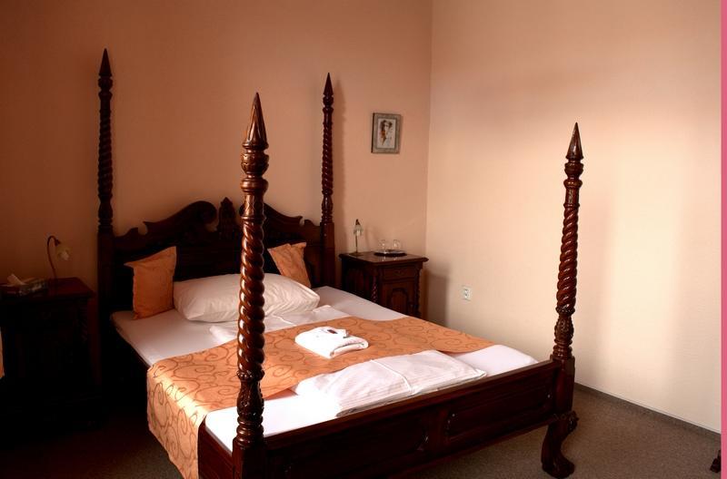 אוסטרבה Hotel Na Kafkove מראה חיצוני תמונה