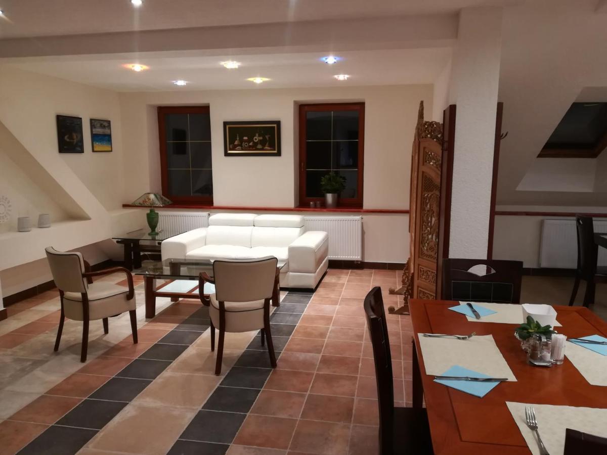 אוסטרבה Hotel Na Kafkove מראה חיצוני תמונה